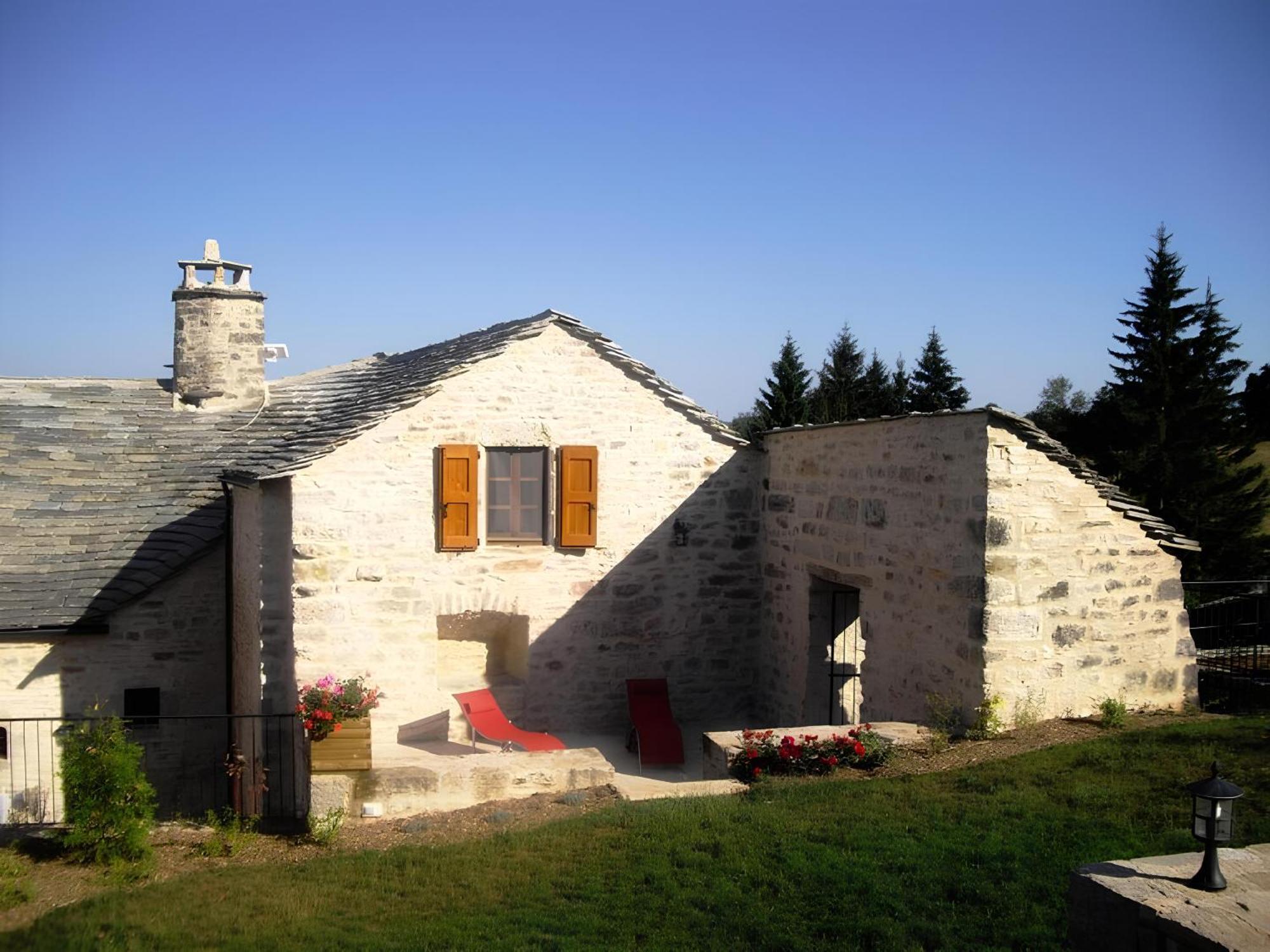 Gite Au Coeur Du Sauveterre Le Massegros Bagian luar foto